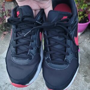 Nike Men's Black and Red Sneakers